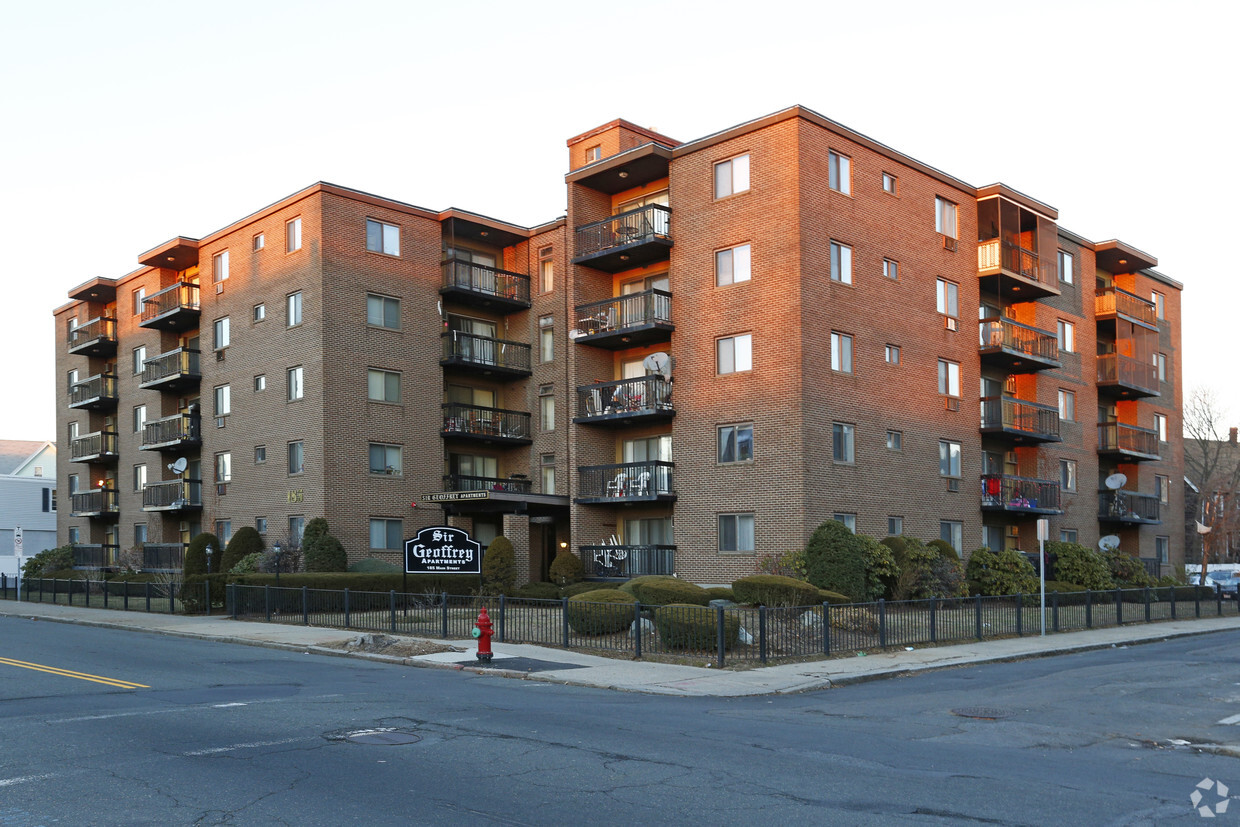 Sir Geoffrey Apartments Apartments In Malden Ma