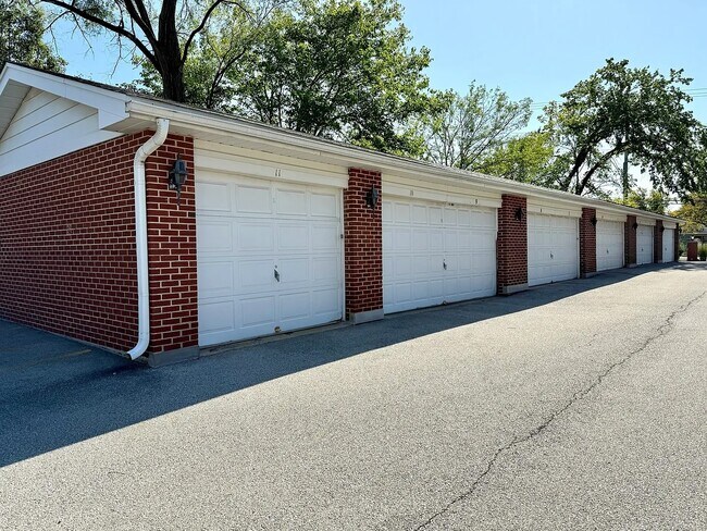 Building Photo - 2812 Dundee Rd