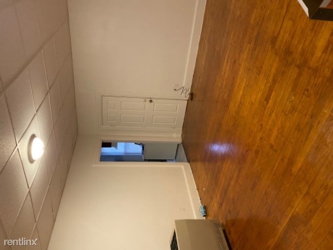Building Photo - 4 br, 1 bath Apartment - 656 second st
