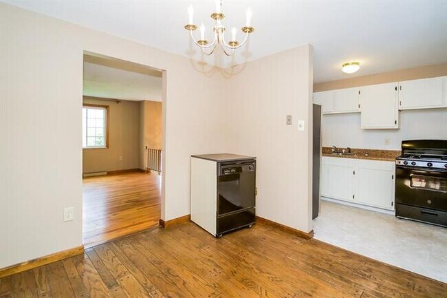 Building Photo - 973 Glen Hayes, Moon-Crescent Township, PA...