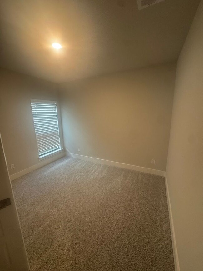 Building Photo - 3/2/2 Godley ISD - on Joshua HWY great for...