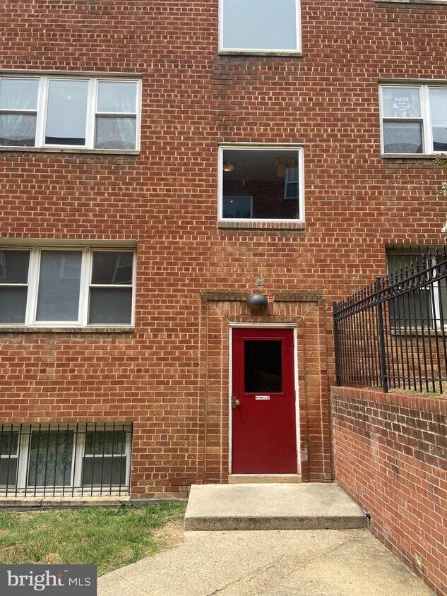 Primary Photo - 4724 Benning Rd SE