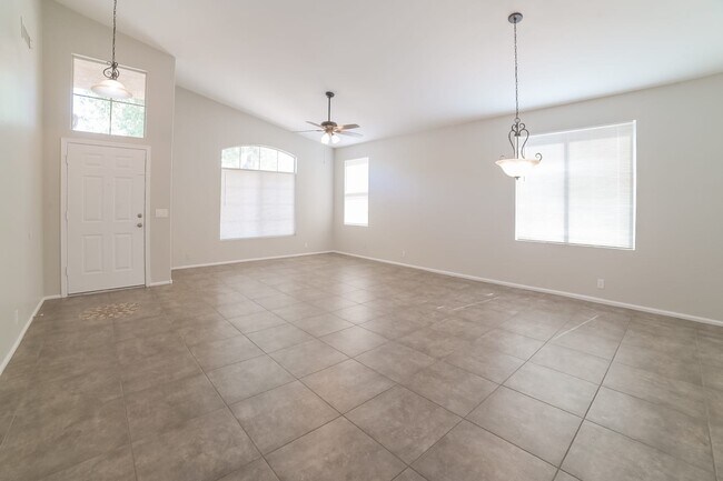 Foto del edificio - 7227 E Lakeview Avenue