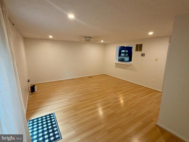 Foto del edificio - 9619 Glendower Ct