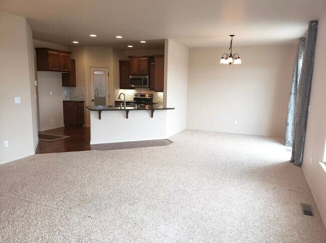 Building Photo - South Richland Home for Rent