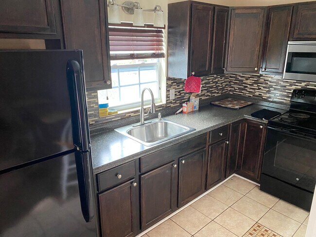 Kitchen - 1410 E 3rd St