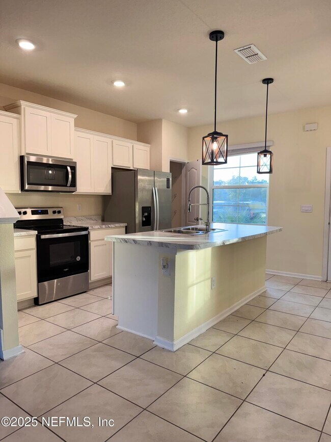 Foto del edificio - 575 Oakleaf Plantation Pkwy