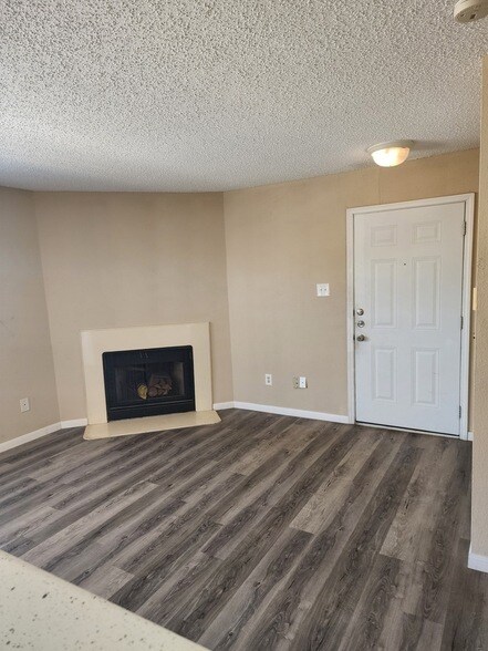Foto del edificio - 2750 Holly Hall St