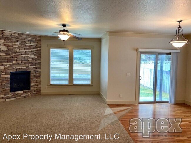 Building Photo - 3 br, 2 bath House - 973 N. Shadowridge Ave