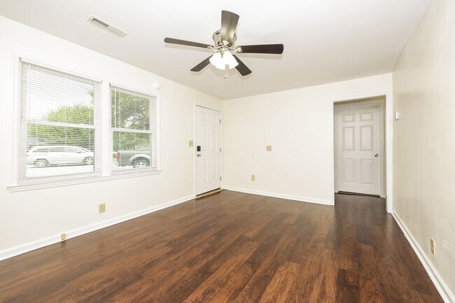 Foto del edificio - 702 Couch St