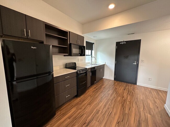 Foto del edificio - 1555 Wealthy St SE