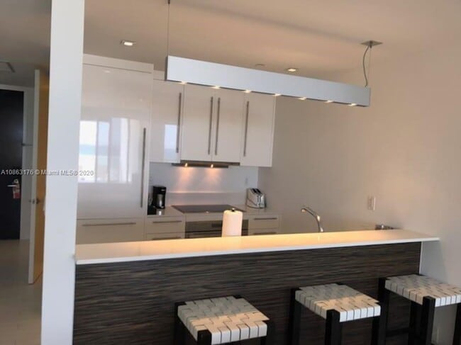 Building Photo - 2201 Collins Ave