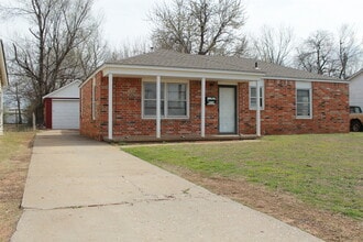 Building Photo - 2112 Stevens Dr