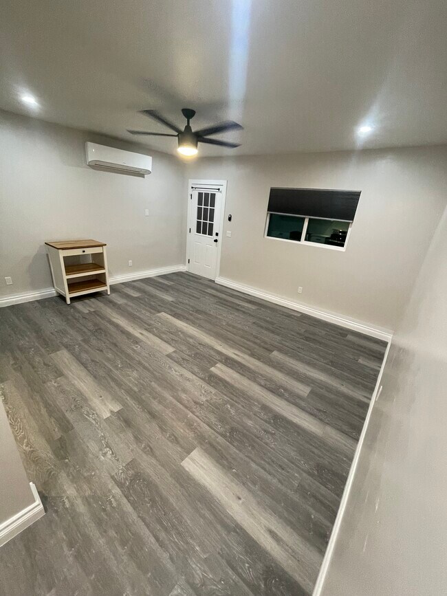 Open living room / kitchen - 6808 Neil St