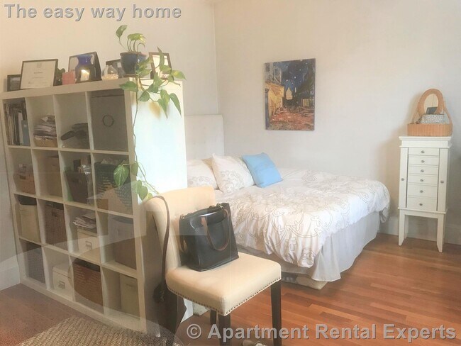 Building Photo - 11 Gray St