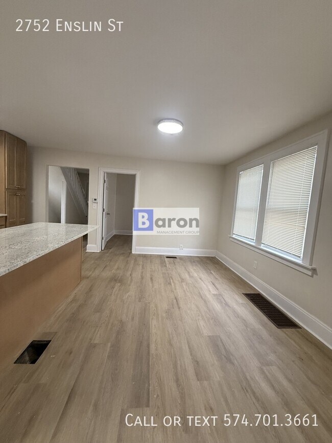 Foto del edificio - 2752 Enslin St