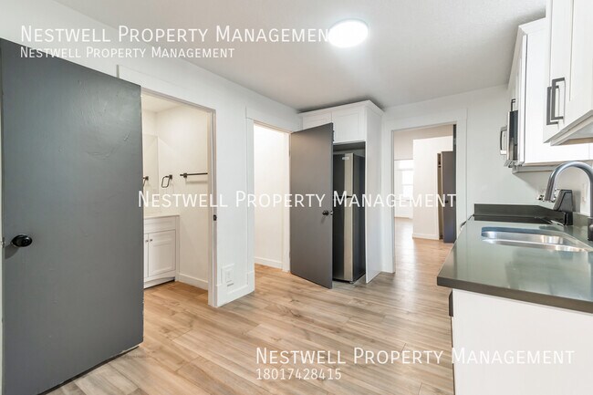 Foto del edificio - Great 1-bed Duplex in Salt Lake City $250 ...