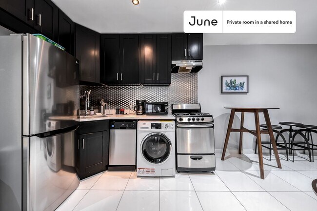 Foto del edificio - Private bedroom in 3 bed/1 bath Home