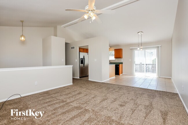 Foto del edificio - 657 Loch Carron Dr