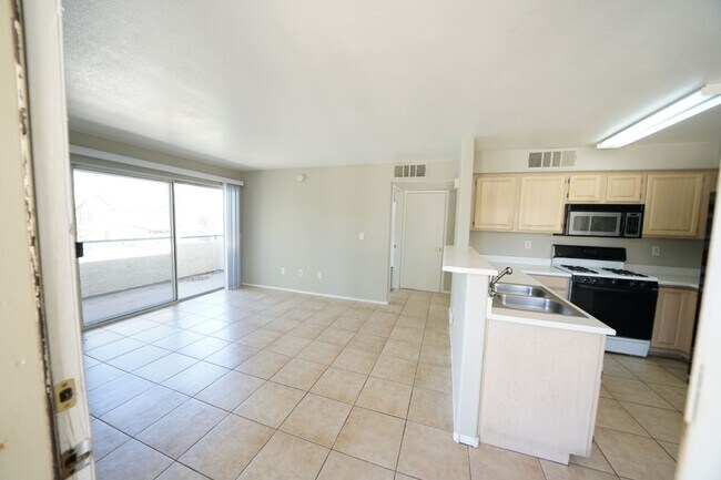 Foto del edificio - SHOWINGS AVAILABLE NOW
