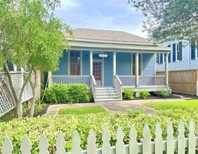 Building Photo - 2012 Ursuline St