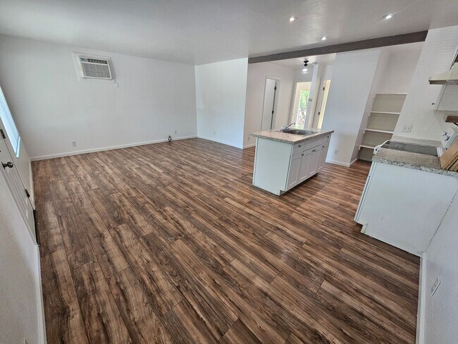 Foto del edificio - 2 Bedroom 1 Bath Apartment for Rent in Corning!