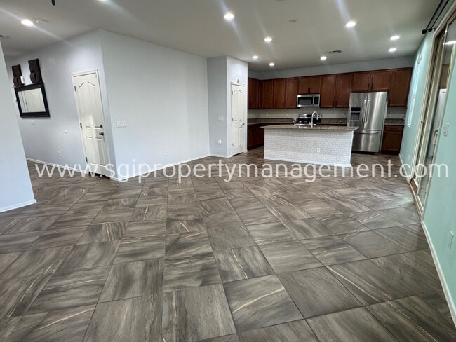 Foto del edificio - 5644 E Alder Ave