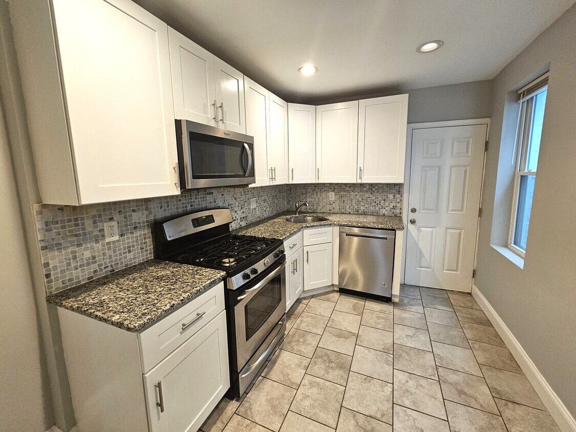 Primary Photo - 2 Bedroom recently renovated Belmont Neigh...