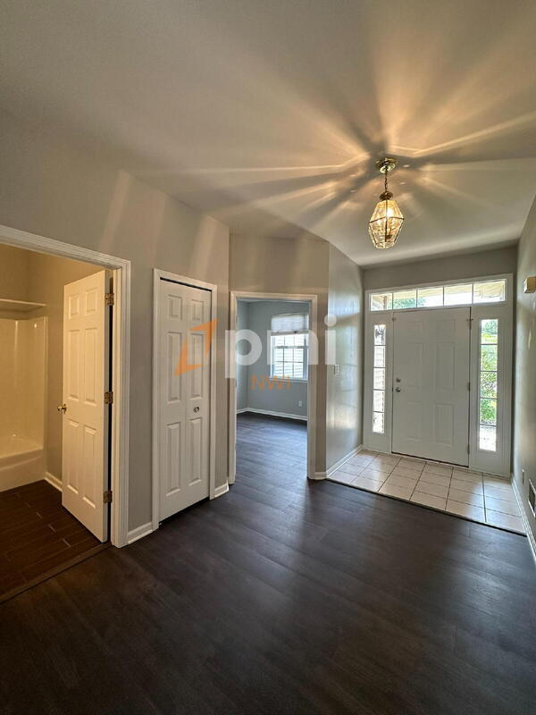 Foto del edificio - 1209 Lily Ln