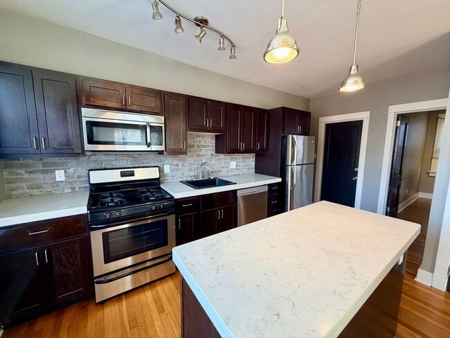 Building Photo - 6407 Bartlett St