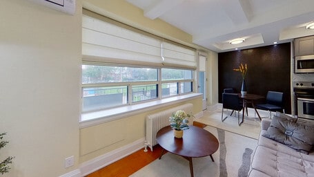 Building Photo - 710 Spadina Ave.