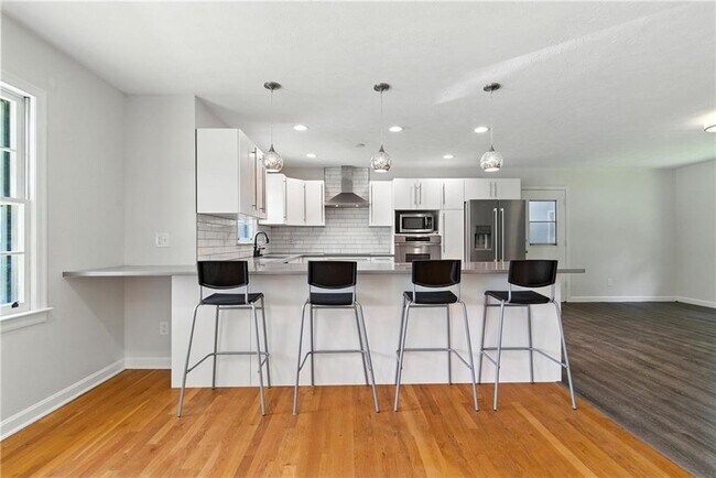 Foto del edificio - 2720 Birchwood Way SW