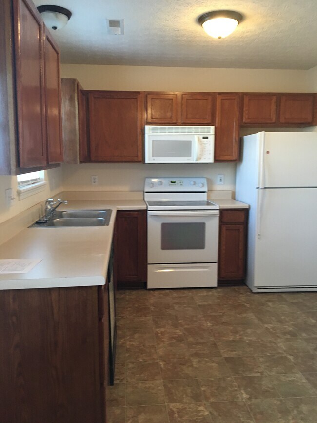 Building Photo - 3860 Banyan Dr