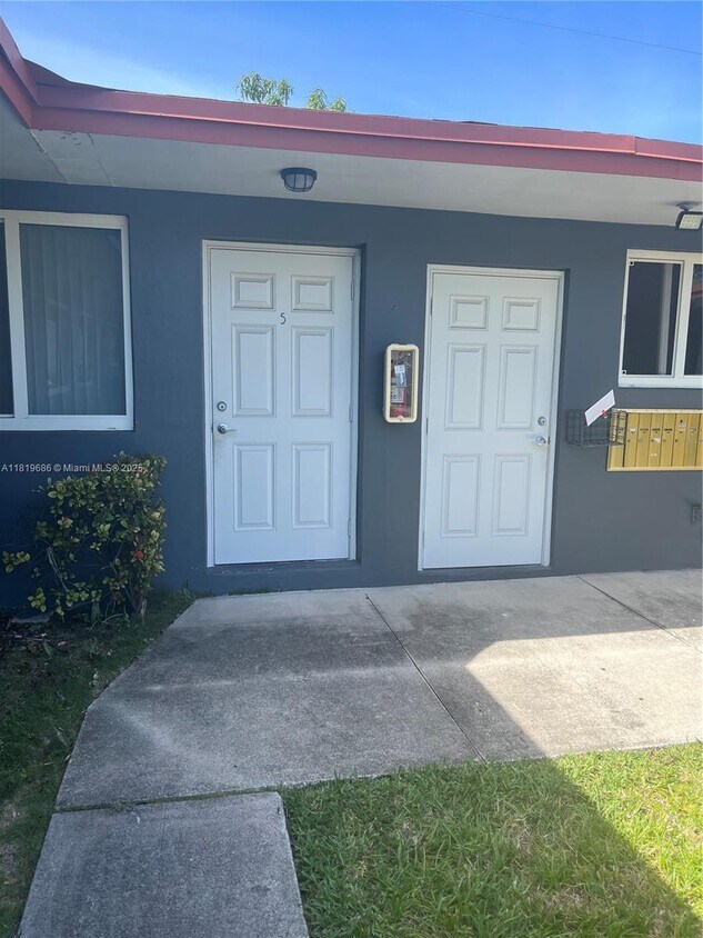 Foto principal - 2461 Polk St