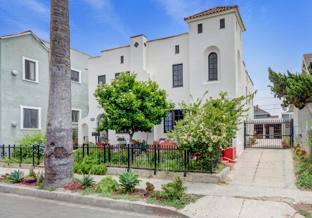 Foto del edificio - 1678 S Harvard Blvd