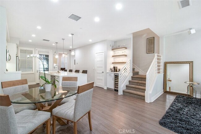 Foto del edificio - 10 Brownstone Way