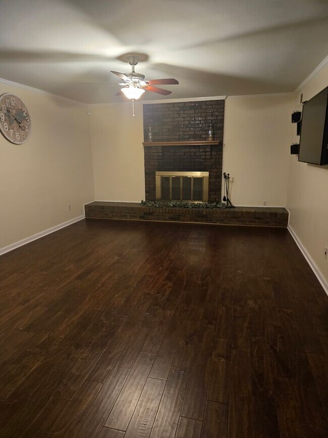 Foto del edificio - Spacious 4 bedroom, 2.5 bath home for lease.