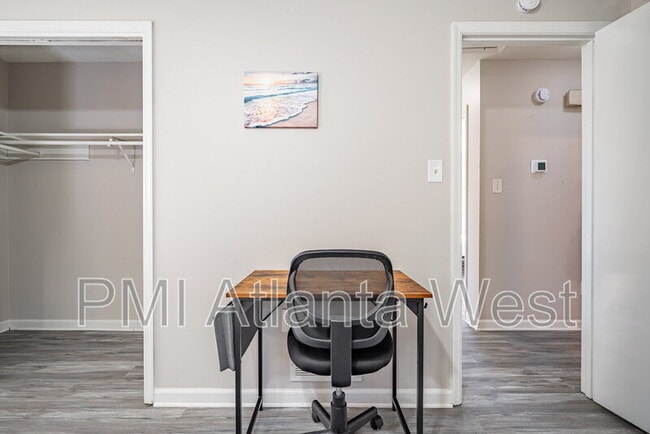 Foto del edificio - 2135 Knighton Dr