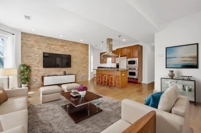 Foto del edificio - 3738 N Wilton Ave