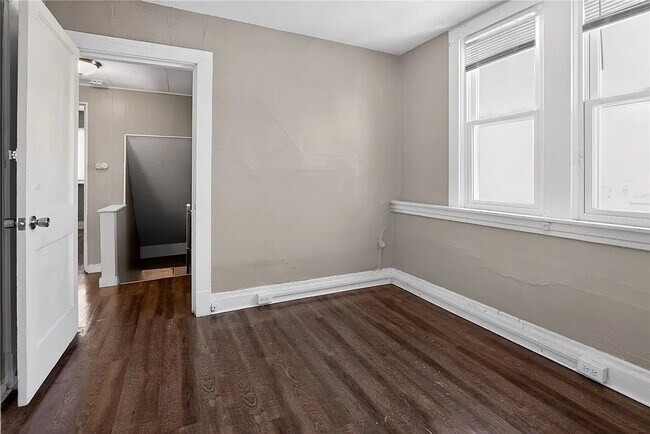 Building Photo - 116 Locust St
