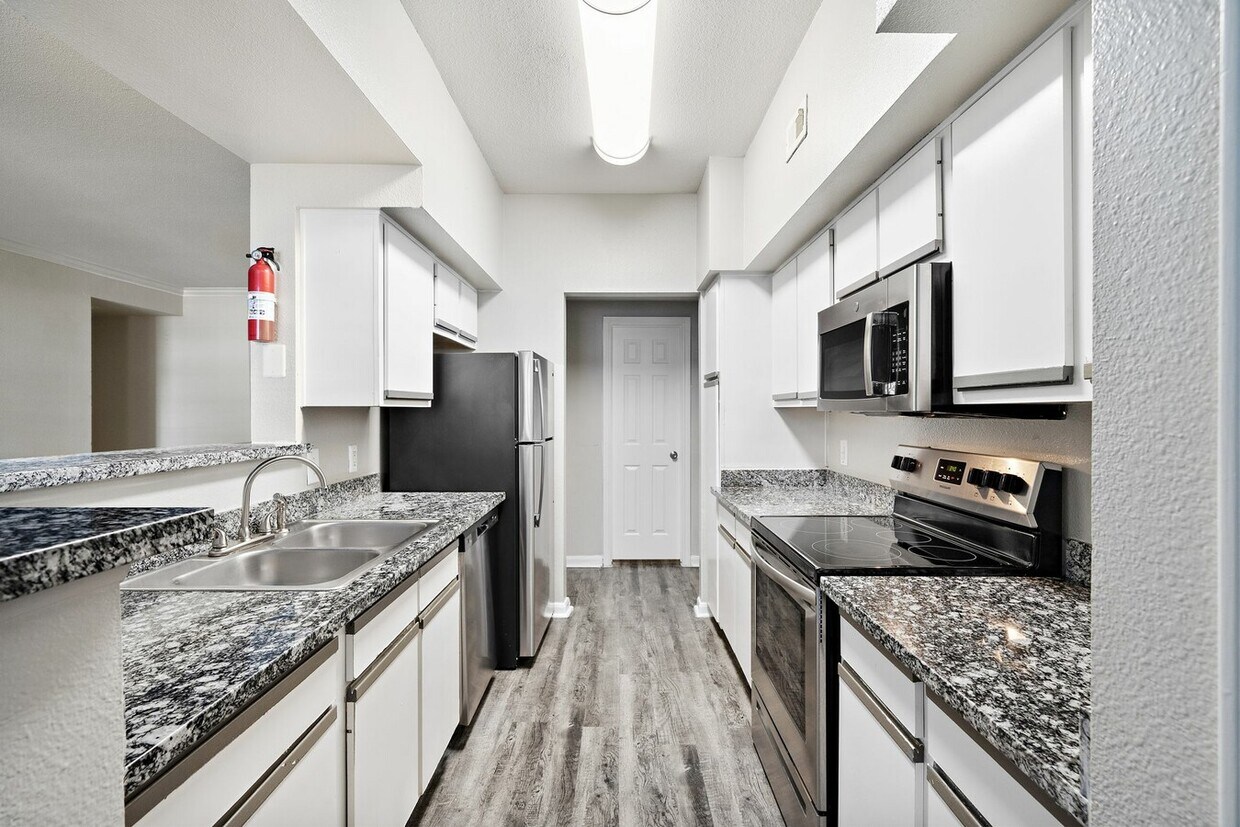 Foto principal - Modern, Pet-Friendly, and Priced Right!