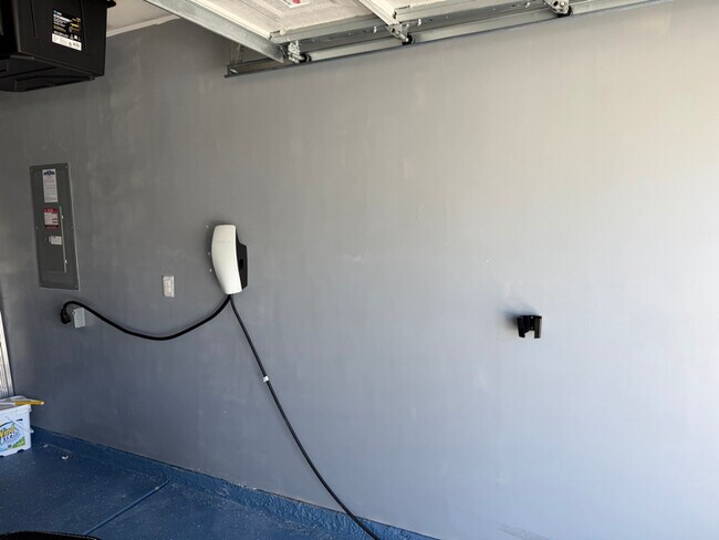 Foto del edificio - 212 Windfall Rd