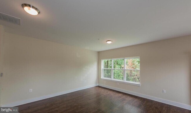 Foto del edificio - 3301 Demirel Way