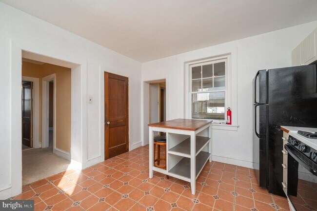 Foto del edificio - 5838 Henry Ave
