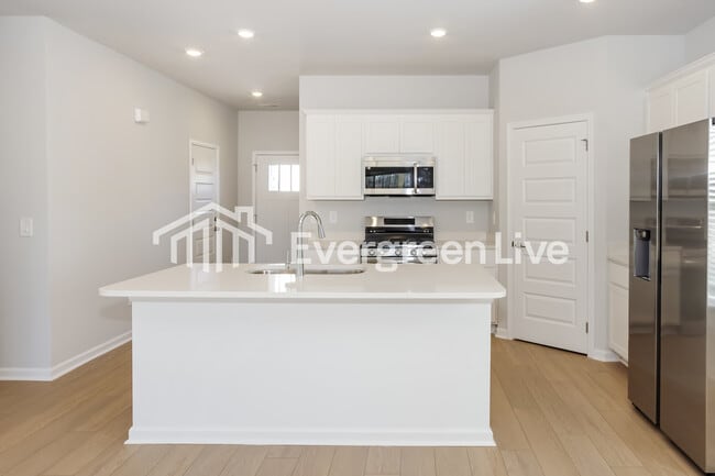 Building Photo - 156 Fenwick Pl