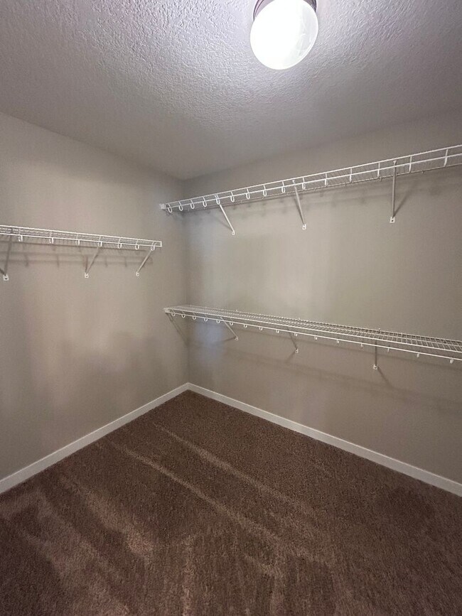 Foto del edificio - Beautiful 4 Bedroom, 2.5 Bath Home in Newberg- Pet Friendly!