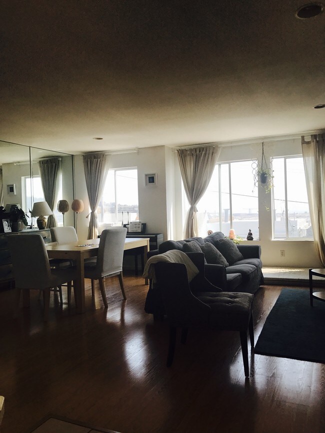 Foto del edificio - 1808 Newhall Street