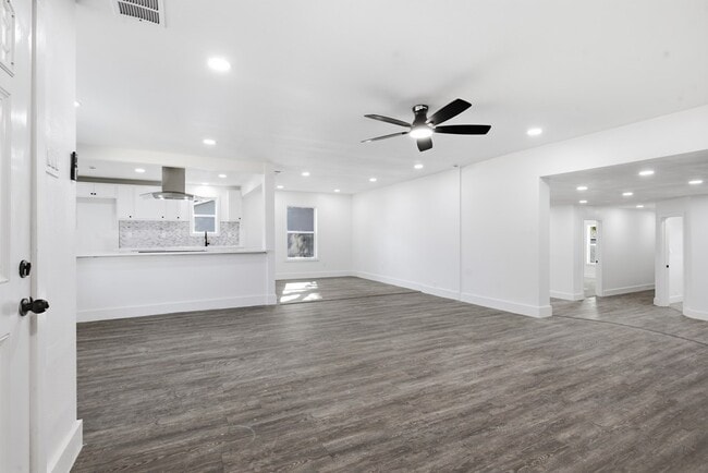 Building Photo - 505 E 35th St
