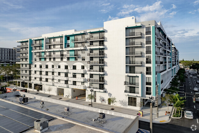 Building Photo - Hollywood Heights on the Boulevard