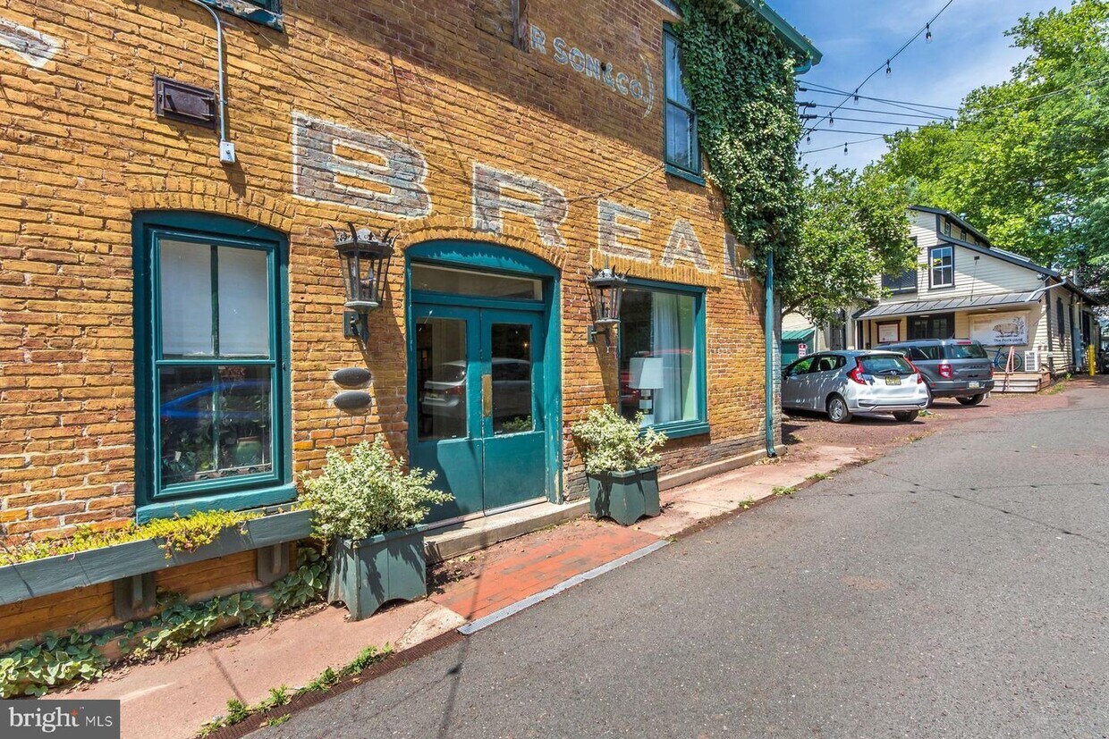 Primary Photo - 6 Coryell St